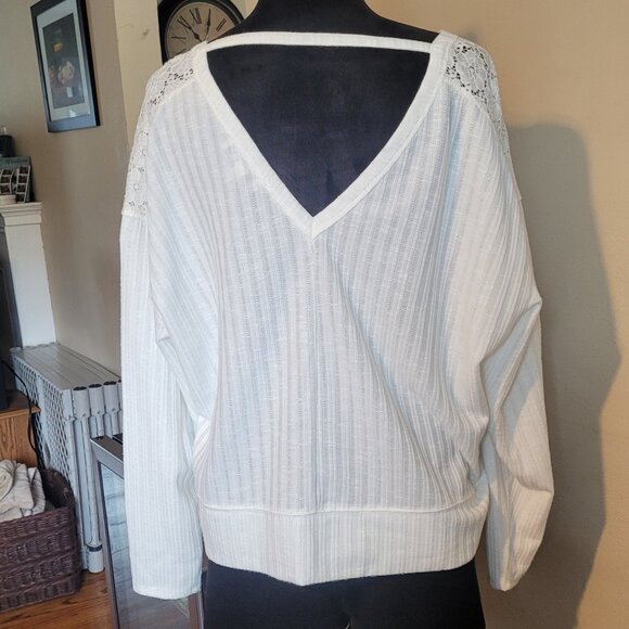 Francesca’s‎ White Textured Long Sleeve Top - Picture 2 of 5